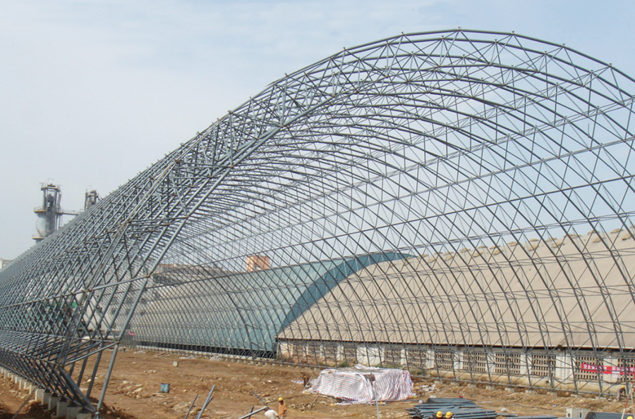 中国铝业广西分公司氧化铝三期铝矿均化堆场网架工程  筒壳长300M 宽42M